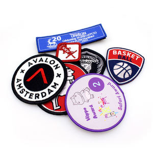 Écussons tissés personnalisés de marque à la mode, formes de logo, étiquettes en tissu thermocollantes pour vêtements, badges de qualité supérieure, vente en gros - Product Image 2