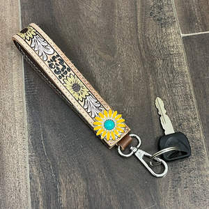 พวงกุญแจหนังวัวแท้ลายดอกทานตะวัน งานแฮนด์เมด พร้อมจี้ Concho สไตล์คาวบอยตะวันตก ของขวัญสุดพิเศษ (OEM ODM) - Product Image 4