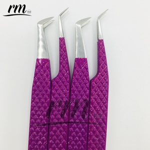 Pince à épiler en acier inoxydable RMI, revêtement violet, pointes dentelées de précision, 10 mm, modèle RMI-AS-EET-171023 pour extensions de cils - Product Image 1