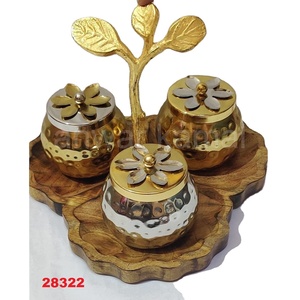 Bandeja de servicio de madera y metal anhelada a mano india de calidad Hugh con tarros de caramelo de metal - Product Image 1