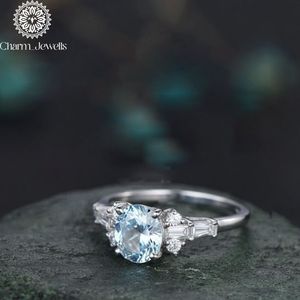 Bague de fiançailles Charm_Jewells pour femme en argent 925 plaqué or rose avec moissanite taille coussin, sertie à griffes, style fleur romantique, certifiée IGI - Product Image 3
