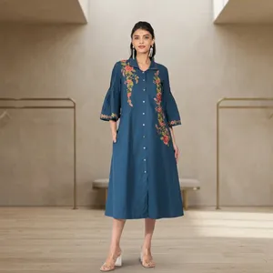 Vestido Midi Azul Marino para Mujer, Bordado, con Cuello Peter Pan, Mangas Tres Cuartos Tipo Campana, Detalles Florales, Botones al Frente, Estilo Casual - Product Image 5