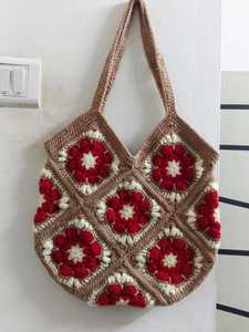 Bolso tote de ganchillo hecho a mano con cuadrados granny y correas largas para el hombro - Product Image 4