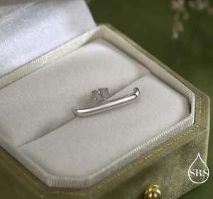 Boucle d'oreille minimaliste en argent sterling pour lobe d'oreille, style simple, en argent ou en or - Product Image 3