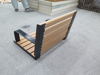 Banc de repos extérieur en acier galvanisé et WPC, taille et design personnalisés, vente en gros directe usine