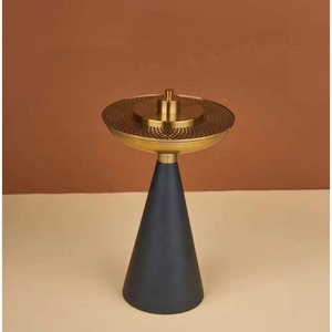 Moderno Quemador de Incienso de Resina con Pedestal de Esmeralda Oceánica – Quemador de Carbón y Oud con Corona Dorada Perforada - Product Image 4