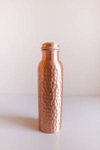 Bouteille d'eau en cuivre martelé de grande capacité de qualité supérieure pour un usage domestique - Product Image 1