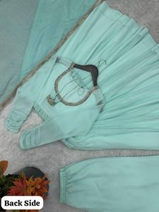 Traje de diseñador con parte inferior de vestido, dupatta y encaje de georgette Foux pesado, con diseño frontal y trasero. - Product Image 6