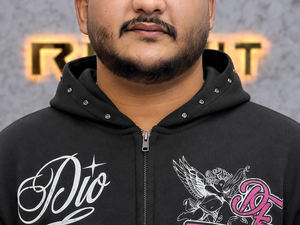 Sudadera con capucha negra personalizada para hombre, con cremallera completa, estampado gráfico con tachuelas, estilo urbano, extragrande, fabricada por OEM - Product Image 2