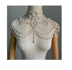 Collar de perlas blancas con diseño exclusivo para fiestas, bodas o regalos, con dijes artesanales. - Product Image 6