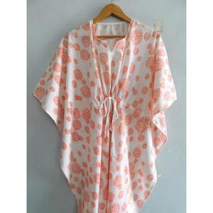 ชุดเดรสผ้าฝ้ายทำมือสไตล์โบฮีเมียน คอวี แขนทรงปีกค้างคาว ลายพิมพ์บล็อก ลายดอกไม้ ซักได้ ทรงหลวม ใส่คลุมชายหาด เหมาะสำหรับฤดูร้อนและการเดินทาง - Product Image 4