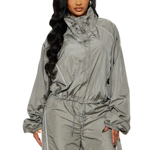 Conjunto Corto de Nailon Delgado para Mujer, Fabricado a Medida, con Logotipo Bordado, Traje Cortavientos con Pantalones Deportivos de Poliéster, Talla Personalizada - Product Image 4