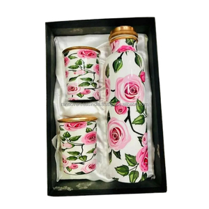 Botella de cobre Ayurvédica de regalo de muestra gratis y 2 juegos de vidrio con estampado de flores esmaltadas para hidratación de bienestar Precio de mercado - Product Image 3