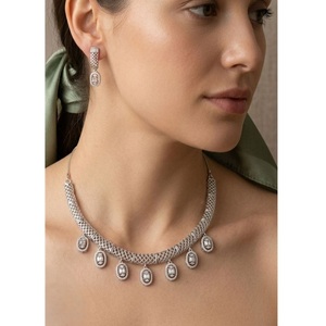 Ensemble collier et boucles d'oreilles en laiton plaqué argent de qualité supérieure avec zircon CZ, cadeau de fiançailles, de mariage, pour femme, tendance, à porter en soirée - Product Image 1