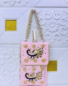 กระเป๋าคลัทช์สะพายไหล่ลายโบฮีเมียนประดับลูกปัดรูปนกยูงและช้าง พร้อมหูหิ้วมุก ปักลายสไตล์ชาติพันธุ์ สำหรับเดินทาง ขนาดเล็กสำหรับผู้หญิง - Product Image 3