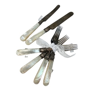 Couverts en argent plaqué avec poignée en nacre, style victorien antique, élégants, vintage, de collection, pour la maison et l'hôtellerie. - Product Image 1