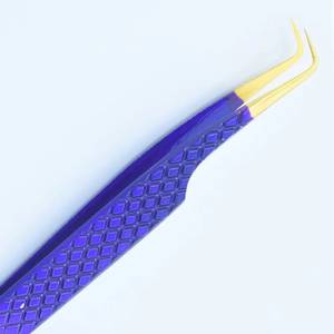 Pinces à cils en acier inoxydable de précision avec manche violet et pointes dorées, pointe lisse pour extension de cils - Product Image 6