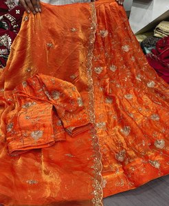 Vêtements de fête en soie Fendi lourde, broderie épaisse, fil et détails en micro-coton - Product Image 5