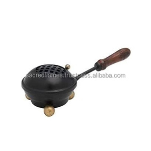 Brûleur portatif en fonte et résine avec poignée en bois et couvercle perforé pour charbon et bakhoor, vente en gros, direct usine - Product Image 1