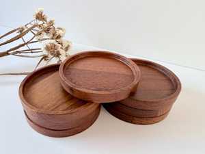 Ensemble de sous-verres en bois de noyer écologiques de qualité supérieure, durables, classiques, pour boissons, tasses à thé et à café, maison, bureau, hôtel, par Universal - Product Image 2