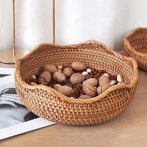 Plateau de service en rotin naturel à bords incurvés pour la décoration de table et l'organisation du comptoir de cuisine pour ustensiles ou ingrédients - Product Image 2