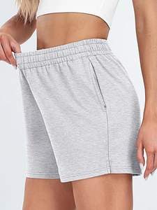 Ensemble décontracté de survêtement et short de sport pour femme avec logo personnalisé, serviette de sport intégrée et poches – Tenue athlétique active pour femme - Product Image 2