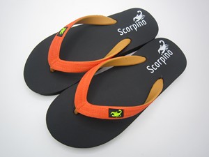 รองเท้าแตะสำหรับฤดูหนาว Scorpino สีดำเหลือง ทำจากยางธรรมชาติ กันลื่น กันน้ำ แห้งเร็ว รีไซเคิลได้ น้ำหนักเบา แบบเปิดนิ้วเท้า - Product Image 1