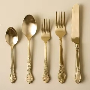 Ensemble de couverts en métal finition miroir, ustensiles de table élégants pour les événements de mariage et les projets hôteliers - Product Image 2