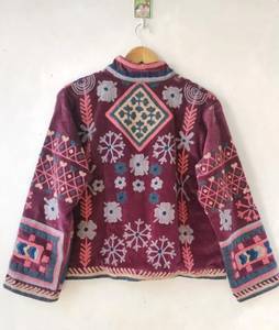 OEM ODM Ropa Casual de Invierno para Mujer, Tela de Terciopelo Morado, Diseño Floral y Geométrico Multicolor, Cuello Alto, Manga Larga - Product Image 4