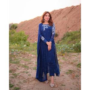 Hermoso Conjunto de Top y Falda de Gasa Azul con Dupatta para Mujer, Talla M, Ropa de Fiesta por Bhanderi -BE - Product Image 2