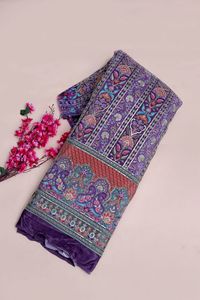 Tissu imprimé à rayures florales violettes royales avec bordure décorative pour la confection de robes Kurti, tissu pour vêtements ethniques. - Product Image 2