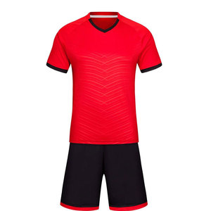 Tenue de football prête pour le match, matière respirante conçue pour l'entraînement intensif et le confort le jour du match - Product Image 1