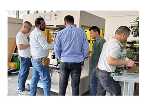 Impresora automática de pantalla de superficie plana con sistema de escurridor inferior para embalaje de etiquetas en varios sustratos de materiales - Product Image 6