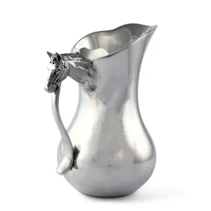 Carafe en métal artisanale de luxe, accent rustique vintage pour les espaces de repas, carafe en acier inoxydable écologique de designer avec finition soignée - Product Image 2