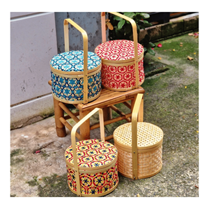 Cesta cuadrada de bambú fabricada con material de bambú natural y asa para almacenar frutas, servir pasteles y decorar el hogar, Vietnam - Product Image 1