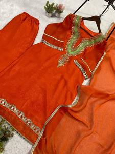 Elegante Conjunto de Kurti y Pantalón con Detalles de Espejo y Dupatta Texturizada – Ropa Étnica de Diseño para Mujer - Product Image 5