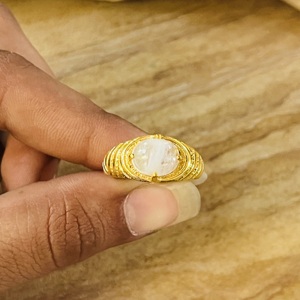 Bague en pierre de lune au design unique, bagues bohèmes en laiton pour femmes, plaqué or 18 carats, bague signet texturée, bijoux chics pour la vente en gros/OEM/ODM - Product Image 5