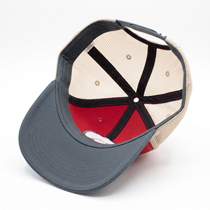 Gorra Trucker de 6 Paneles con Visera Gris, Malla Roja y Beige, Parche de Cuero Redondo con Logotipo en Relieve Personalizado OEM, Cierre a Presión, para Hombre - Product Image 5