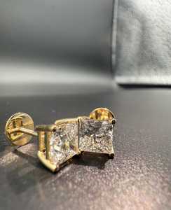 ต่างหูเพชรทรงปรินเซส 1.01 กะรัต เพาะเลี้ยงในห้องปฏิบัติการ ทองคำแท้ 18K ดีไซน์หรูหราสำหรับทุกเพศ เหมาะเป็นของขวัญแทนใจในวันครบรอบ หรืองานเลี้ยง - Product Image 3