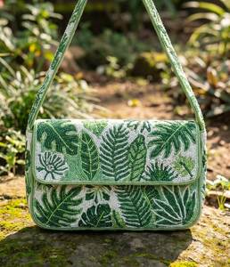 Bolso de Hombro de Lujo Hecho a Mano con Acentos Florales para Mujer, Estilo Festivo, con Cuentas y Diseño Botánico - Product Image 4