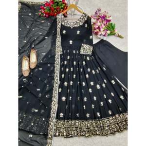 Vestido de Fiesta Hecho a Mano con Corte en A, Estampado Floral Bordado, Cintura Imperio, Pantalón y Dupatta con Trabajo de Lentejuelas - Product Image 1