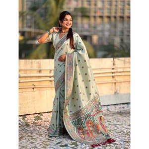 ผ้าไหมบาลูชารีสีฟ้าอ่อนลายทอซารีสำหรับงานกลางคืน น้ำหนัก 650 กรัม - Product Image 2