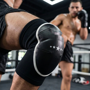 Protector de Codo para Boxeo, Color Blanco y Negro, Nuevo, Moderno, Personalizado, Correa Segura y Duradera, Espuma de Alta Densidad, Protección de Impacto Medio-Alto - Product Image 5