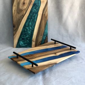 Bandeja de almacenamiento moderna de madera, forma rectangular, con incrustaciones de resina azul, acabado barnizado, para uso en mesa, bandeja de servicio premium. - Product Image 1