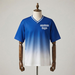 Camiseta Sorority Extra Grande con Degradado Azul y Blanco Personalizada para Mujer, Corte Holgado, Cuello en V, Ropa Universitaria Griega, Algodón de Alta Calidad - Product Image 1