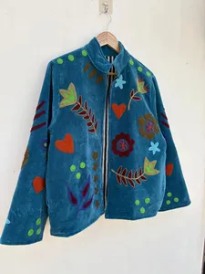 Chaqueta de terciopelo azul verdoso hecha a mano para mujer con bordado floral de corazones y cremallera frontal, abrigo de invierno tipo Oveoat - Product Image 2
