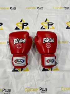 นวมชกมวย Fairtex สีแดง พร้อมรูปถ่ายภาพต้นฉบับ หนังแท้แบบสั่งทำพิเศษ ปิดด้วยแถบตีนตุ๊กแก สำหรับฝึกซ้อมมวยไทย - Product Image 5