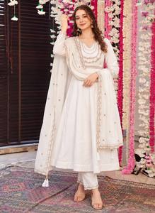 Ensemble de costume Anarkali 3 pièces en soie romaine de qualité supérieure pour femmes, avec broderies riches et dupatta en dentelle de créateur |   Tailles plus grandes disponibles - Product Image 5