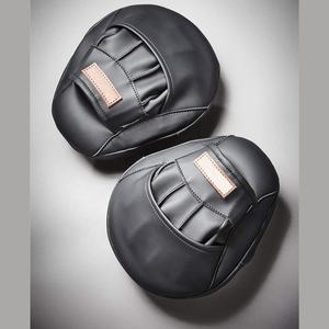 Vente en gros OEM de mitaines de boxe personnalisées en cuir Boxe Focus Kicking Pad Unisex Taekwondo Cuir de boxe incurvé Focus Mitaines de boxe - Product Image 6