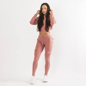 Nouveau style – Sweat à capuche court rose personnalisé pour femme avec cordon de serrage et pantalon cargo en molleton de couleur unie – Collection automne - Product Image 6